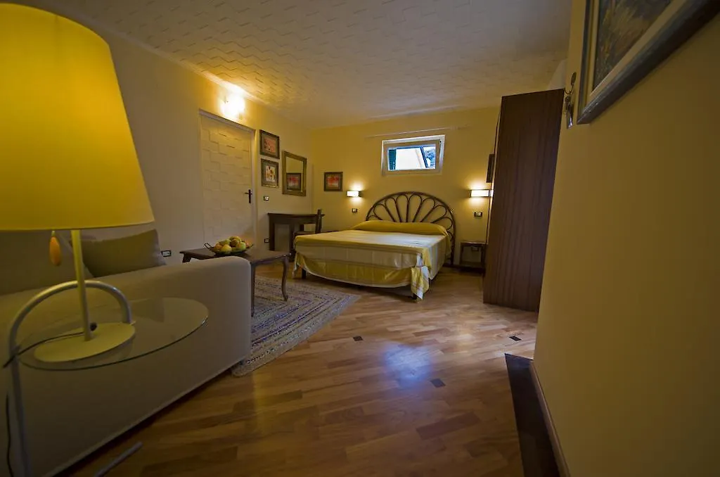 Guest house In Tracastello - Air Cond - Parking Not Included -
